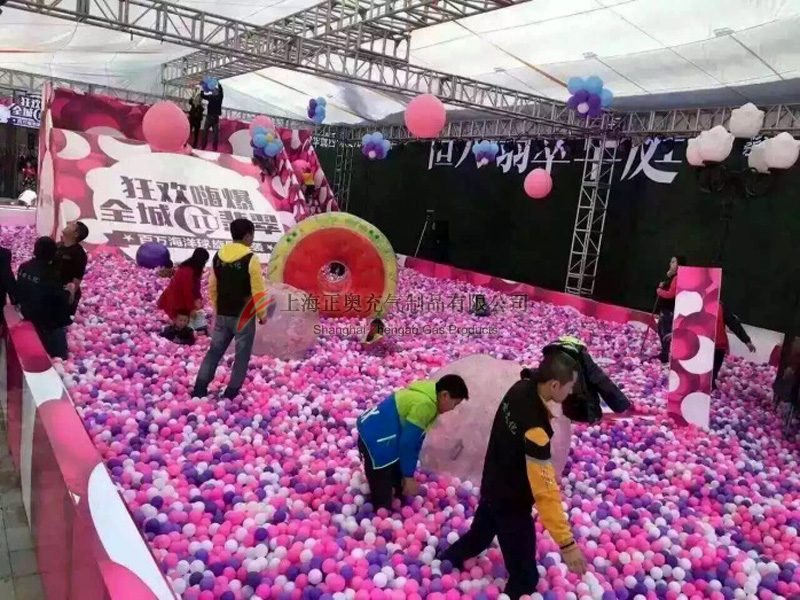 百萬(wàn)海洋球樂(lè)園